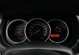 Подержанный автомобиль Nissan Tiida Hatchback 2013 года (22 фото)
