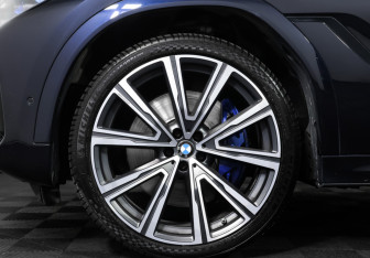 Подержанный автомобиль BMW X6 2021 года (33 фото)