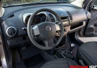 Подержанный автомобиль Nissan Note 2008 года (14 фото)