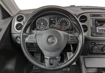 Подержанный автомобиль Volkswagen Tiguan 2016 года (22 фото)