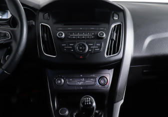 Подержанный автомобиль Ford Focus Wagon 2016 года (13 фото)