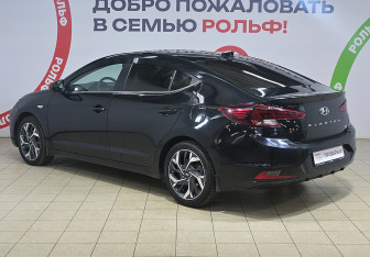 Подержанный автомобиль Hyundai Elantra Sedan 2020 года (6 фото)