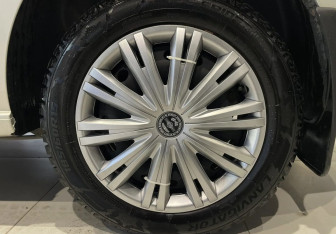 Подержанный автомобиль Volkswagen Polo Sedan 2011 года (17 фото)