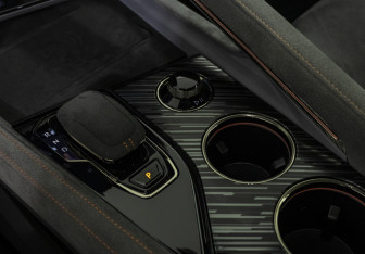 Подержанный автомобиль Zeekr 001 2023 года (21 фото)