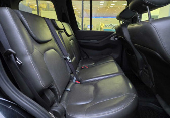 Подержанный автомобиль Nissan Pathfinder 2013 года (11 фото)
