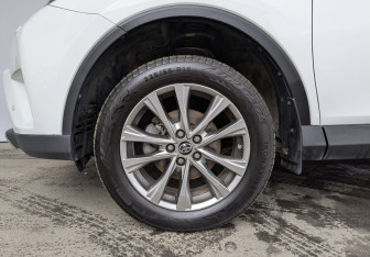 Подержанный автомобиль Toyota RAV4 2016 года (12 фото)