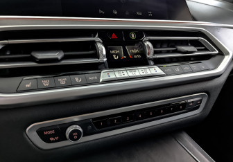 Подержанный автомобиль BMW X5 2021 года (28 фото)