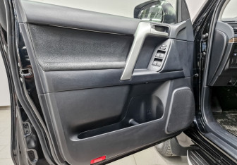 Подержанный автомобиль Toyota Land Cruiser Prado 2019 года (19 фото)