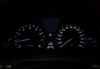 Подержанный автомобиль Lexus LS 2010 года (19 фото)