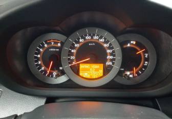 Подержанный автомобиль Toyota RAV4 2007 года (14 фото)