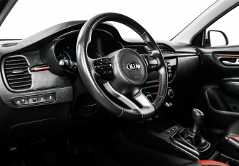 Подержанный автомобиль Kia Rio Hatchback 2020 года (8 фото)