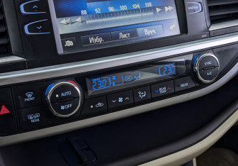 Подержанный автомобиль Toyota Highlander 2015 года (21 фото)