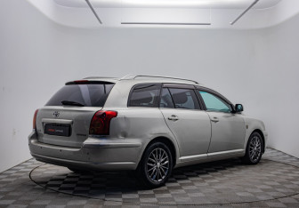 Подержанный автомобиль Toyota Avensis Wagon 2006 года (5 фото)