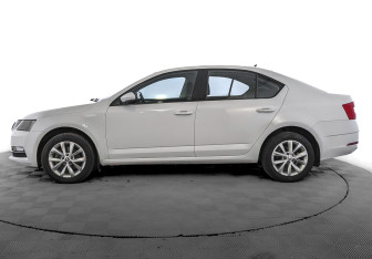 Подержанный автомобиль Skoda Octavia Liftback 2019 года (8 фото)