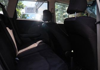 Подержанный автомобиль Honda Fit 2012 года (9 фото)