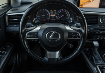 Подержанный автомобиль Lexus RX 2017 года (11 фото)
