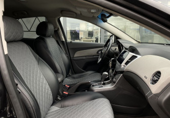 Подержанный автомобиль Chevrolet Cruze Hatchback 2012 года (20 фото)