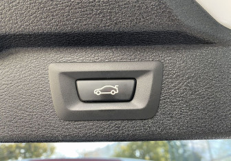 Подержанный автомобиль BMW X5 2017 года (20 фото)