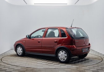 Подержанный автомобиль Opel Corsa 2005 года (3 фото)