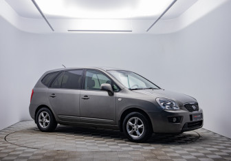 Подержанный автомобиль Kia Carens 2011 года (7 фото)