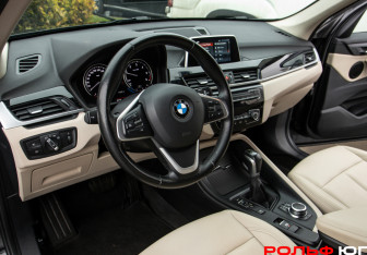 Подержанный автомобиль BMW X1 2018 года (18 фото)