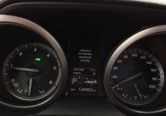 Подержанный автомобиль Toyota Land Cruiser Prado 2016 года (14 фото)