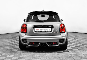 Подержанный автомобиль MINI Hatch 2017 года (23 фото)