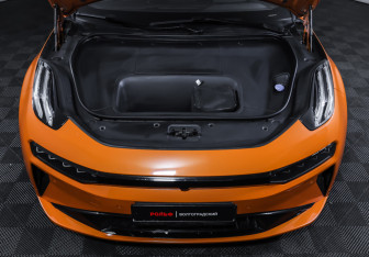 Подержанный автомобиль Zeekr 001 2024 года (9 фото)