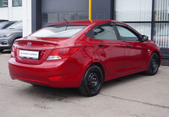 Подержанный автомобиль Hyundai Solaris Sedan 2011 года (5 фото)