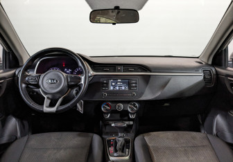 Подержанный автомобиль Kia Rio Hatchback 2021 года (13 фото)