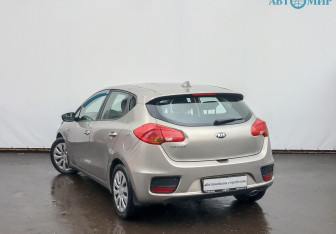 Подержанный автомобиль Kia Ceed Wagon 2017 года (7 фото)