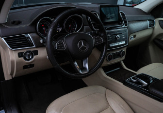 Подержанный автомобиль Mercedes-Benz GLE 2016 года (14 фото)