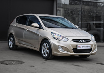 Подержанный автомобиль Hyundai Solaris Hatchback 2011 года (3 фото)