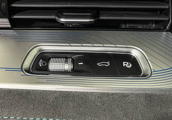 Подержанный автомобиль Geely Preface 2023 года (17 фото)