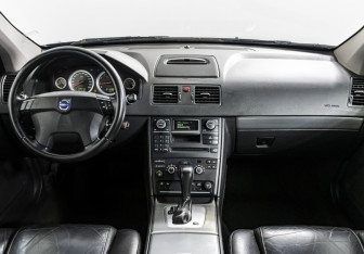 Подержанный автомобиль Volvo XC90 2011 года (13 фото)