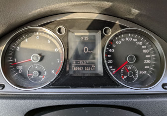 Подержанный автомобиль Volkswagen Passat Sedan 2012 года (13 фото)