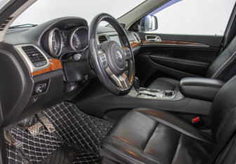 Подержанный автомобиль Jeep Grand Cherokee 2012 года (10 фото)