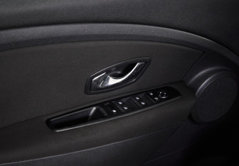 Подержанный автомобиль Renault Fluence 2012 года (14 фото)