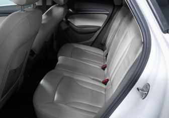 Подержанный автомобиль Audi Q3 2014 года (10 фото)