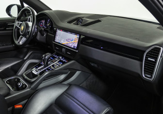 Подержанный автомобиль Porsche Cayenne 2020 года (8 фото)