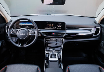 Подержанный автомобиль Kia Seltos 2023 года (11 фото)