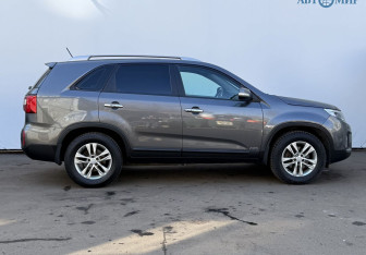 Подержанный автомобиль Kia Sorento 2015 года (4 фото)