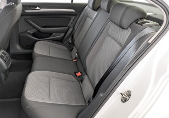 Подержанный автомобиль Volkswagen Passat Sedan 2020 года (12 фото)