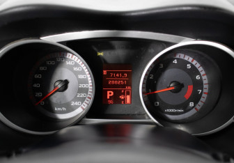 Подержанный автомобиль Mitsubishi Outlander 2008 года (12 фото)