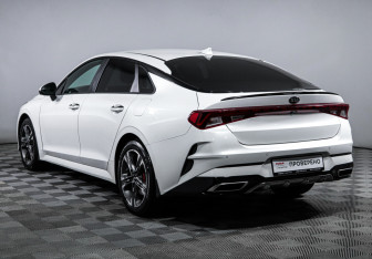Подержанный автомобиль Kia K5 2021 года (7 фото)