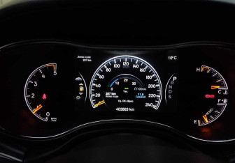 Подержанный автомобиль Jeep Grand Cherokee 2013 года (14 фото)