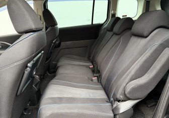 Подержанный автомобиль Mazda 5 2011 года (11 фото)