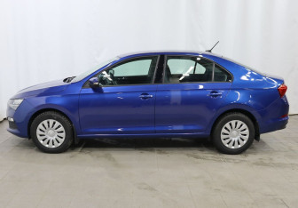 Подержанный автомобиль Skoda Rapid Liftback 2021 года (8 фото)