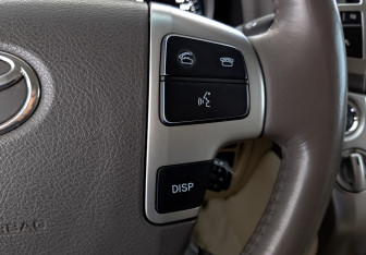 Подержанный автомобиль Toyota Land Cruiser Suv 2014 года (25 фото)