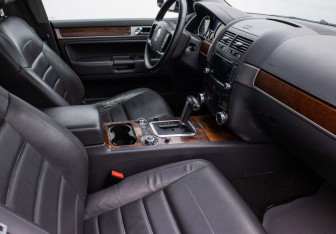 Подержанный автомобиль Volkswagen Touareg 2008 года (9 фото)